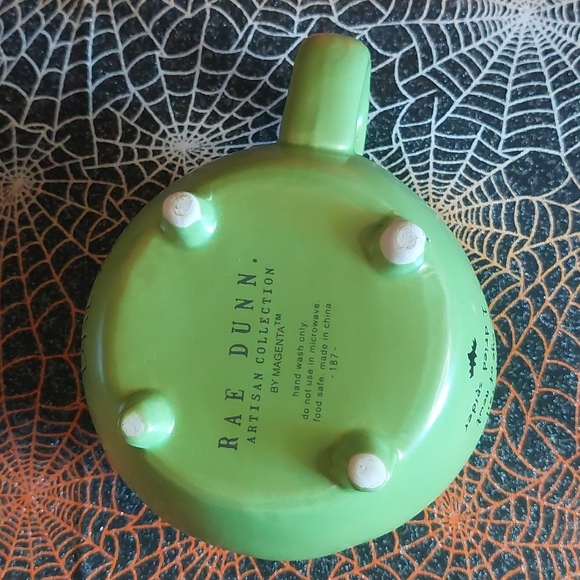 Witch's Brew Cauldron Cup Recipe NEW Two Sided Poison Apple Green Ceramic Mug - Picture 4 of 4